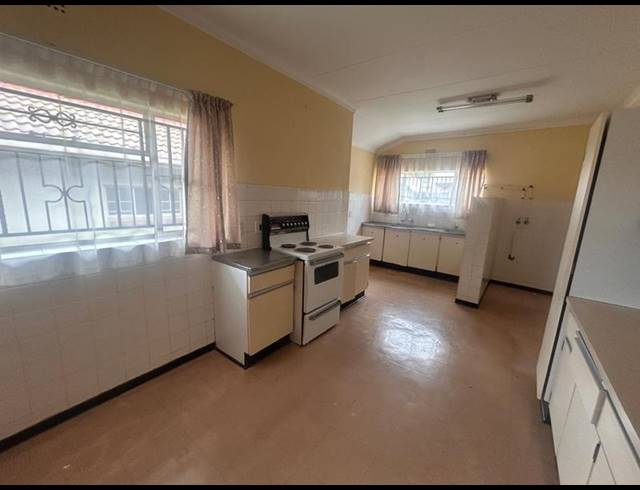 3 BEDROOM HOUSE FOR SALE IN KOSMOSPARK